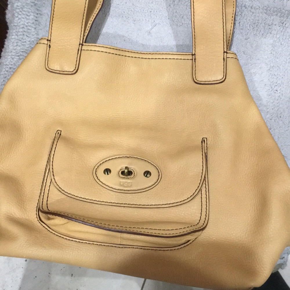 Ugg’s preloved shoulder bag in great condition
